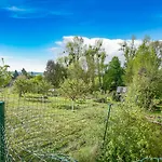 Дом отдыха In With Garden *